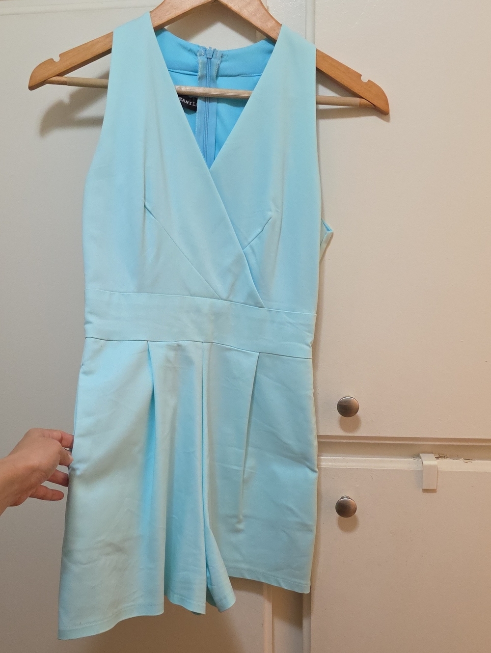 Sleeveless Light Blue Romper with V-Neck and Tailored Waist